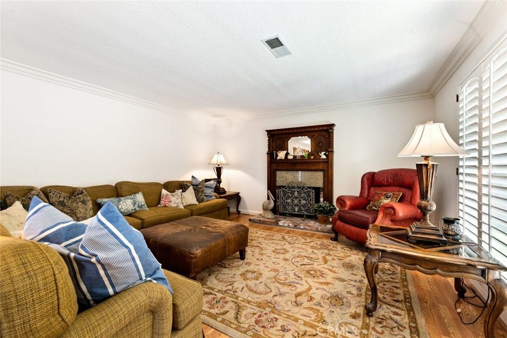 listing image 130722578916584434523