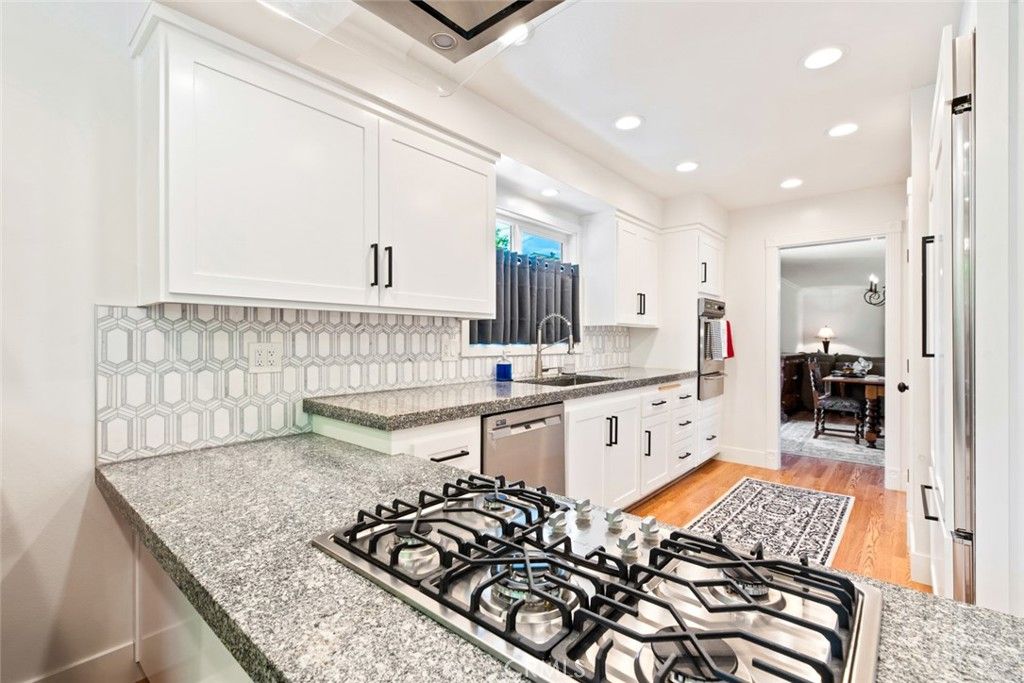 listing image 130720051883834045851