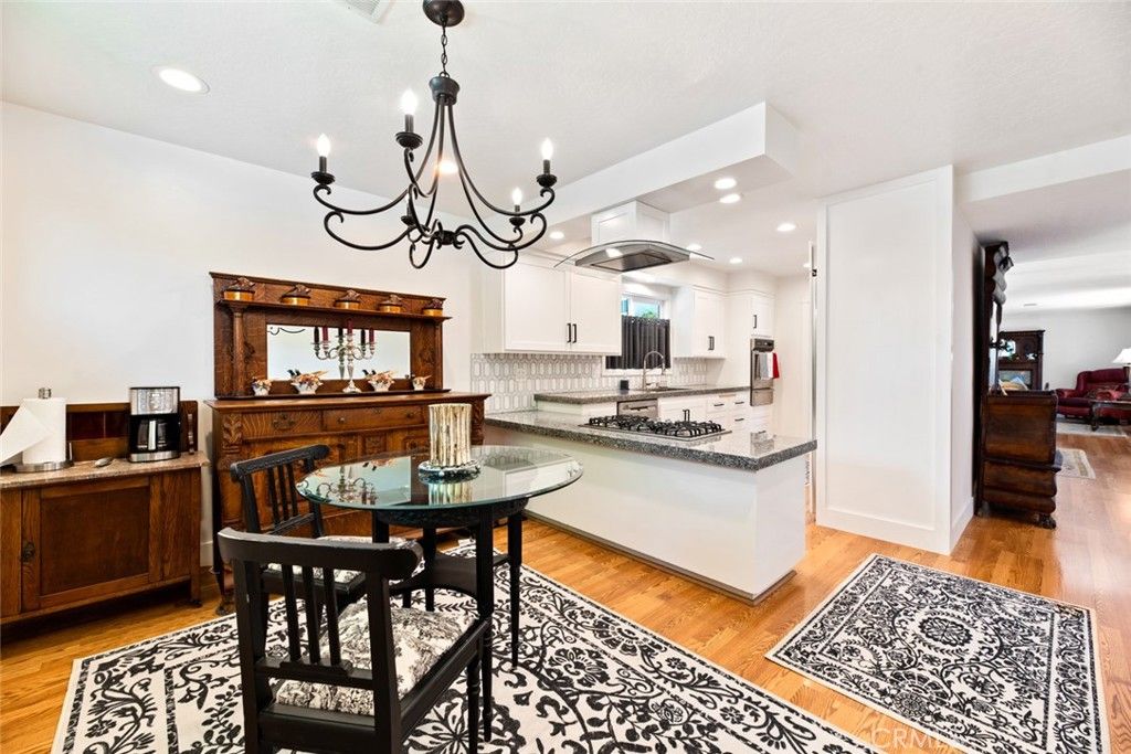 listing image 130721739848504991855