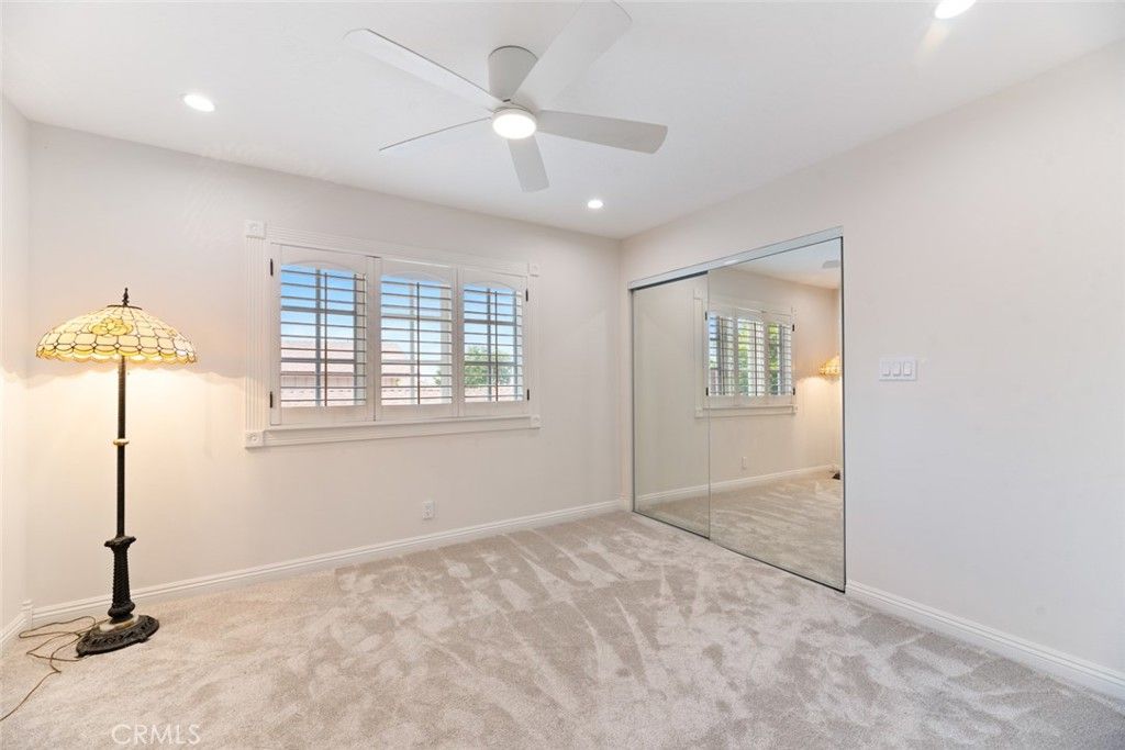 listing image 130720456823649478111
