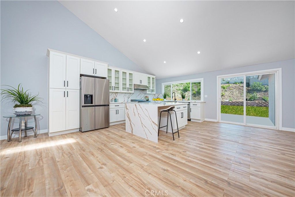 listing image 130723294242744526873