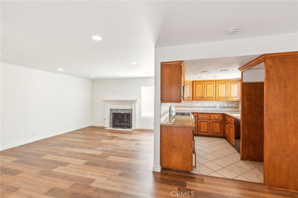 listing image 0