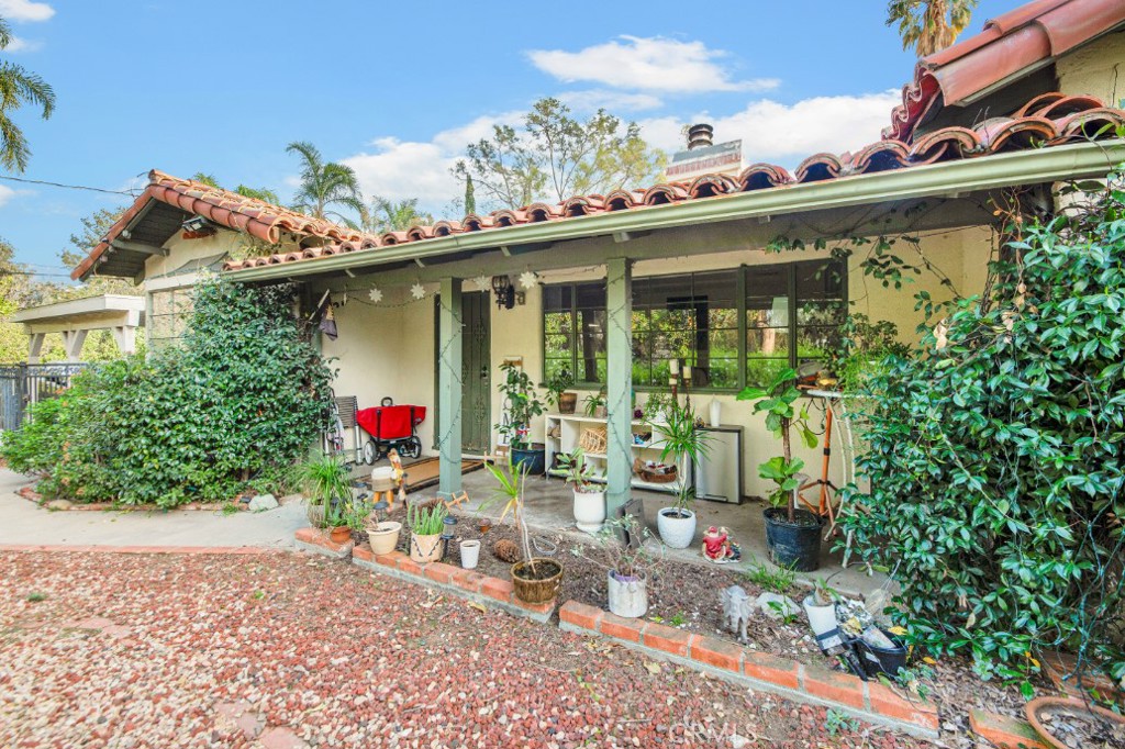 Properties 3 17520 Kingsbury Street