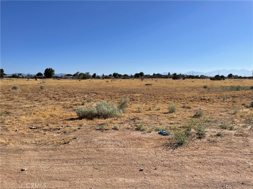 Excellent All flat 4.87 acres vacant land located on the corner of Muscatel St and G Ave. Zoned for Multi-Family Residential (seller has a conceptual floor plan with 42 condominium units, buyer to verify with City of Hesperia) APN:0410-231-07-000. All utilities are near the property. Close to Hesperia country club/ golf course. Walking distance to Lime street elementary school, Sultana and Hesperia Christian high schools. Easy exit to 15 freeway. Make an offer!!!