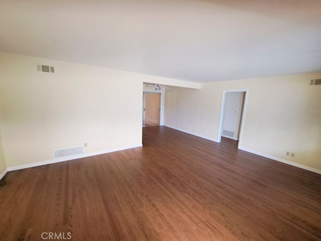 listing image 130727045491237677284