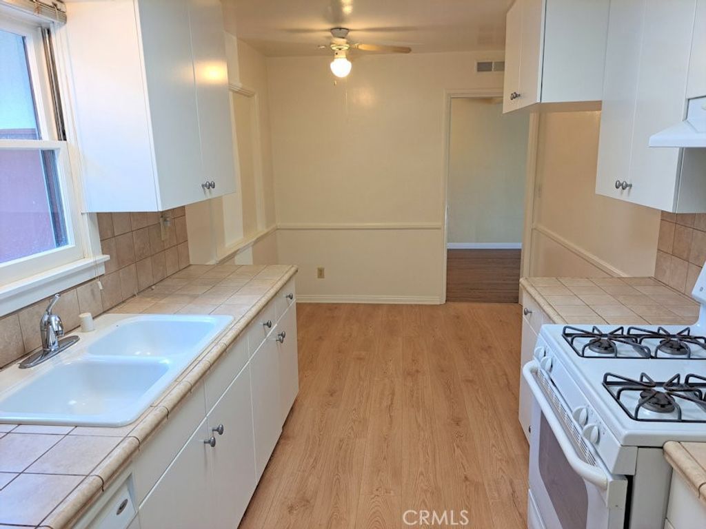 listing image 130727779228267431887