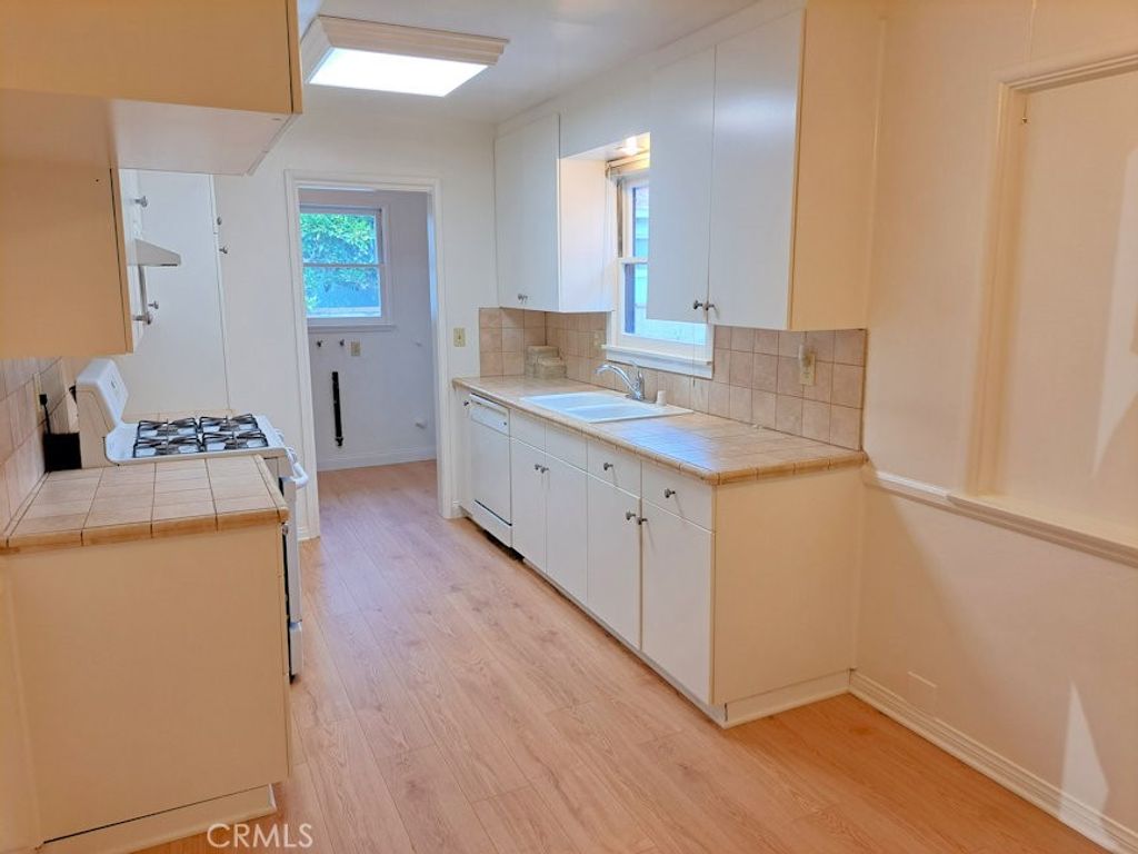 listing image 130720260087531886781