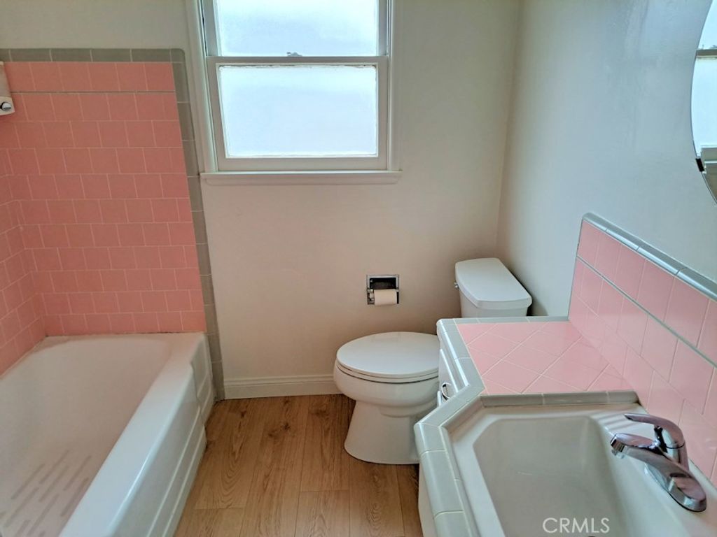 listing image 130725437874138431104