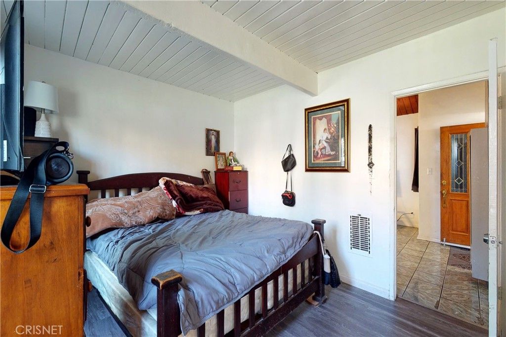 listing image 130729644213278590447