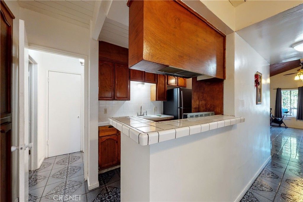 listing image 130721432087335852538