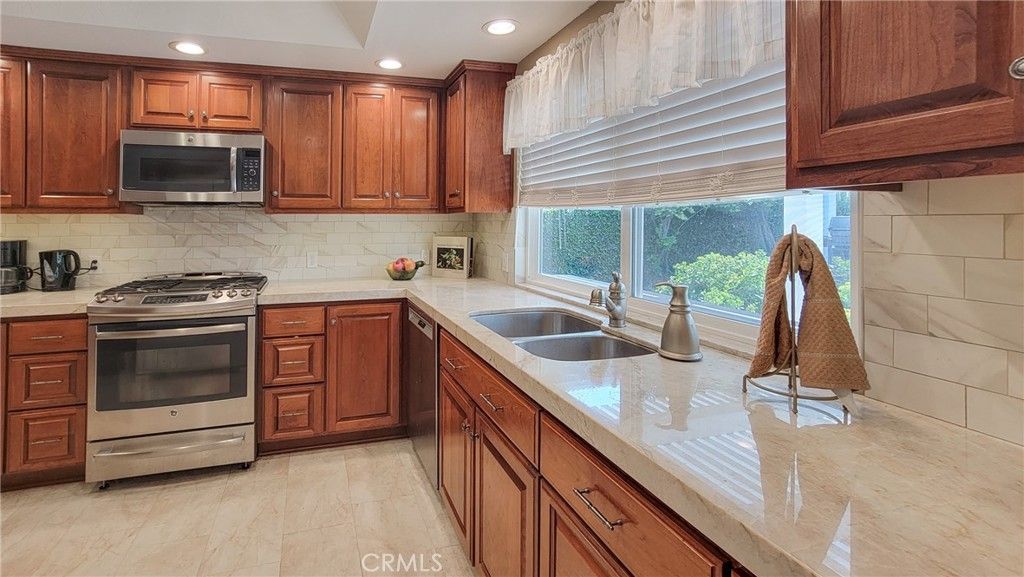 listing image 130727641547672582096