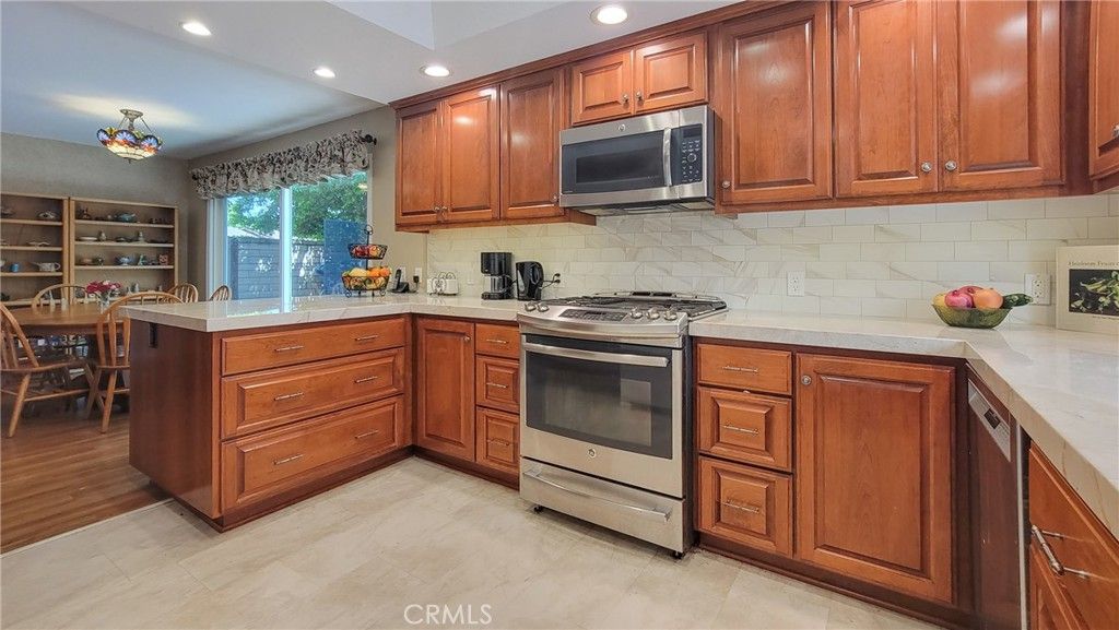 listing image 130720272154081544329