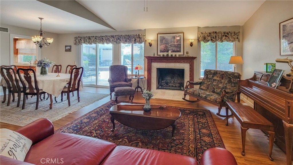 listing image 130729239507483740938