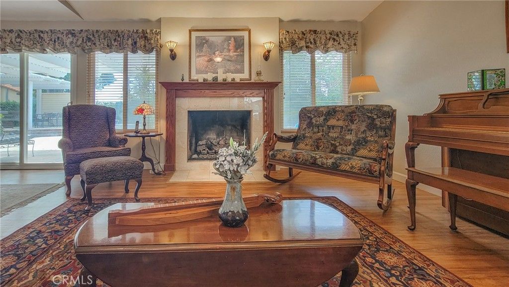 listing image 130726730441834227679