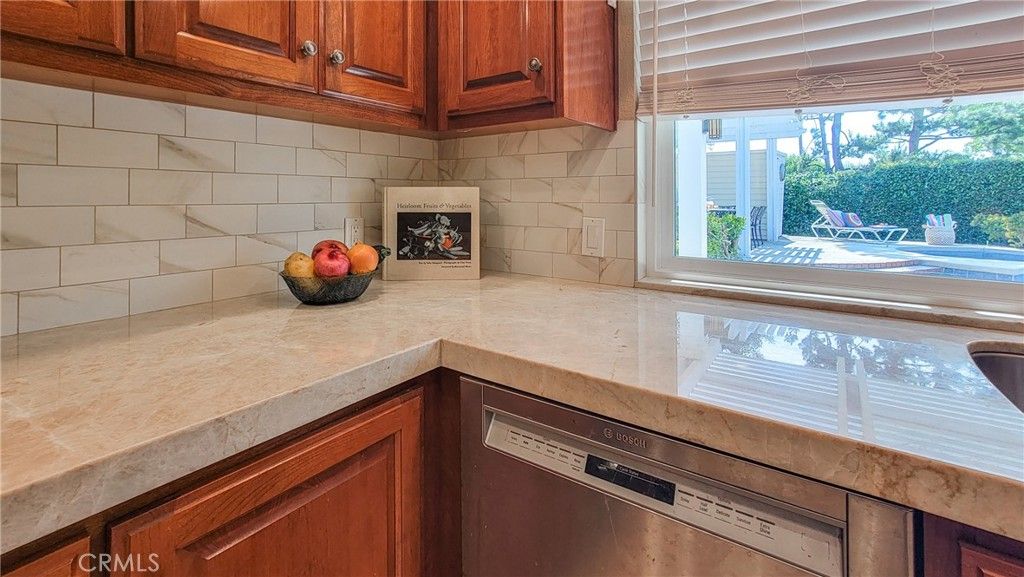 listing image 130724679525290573020