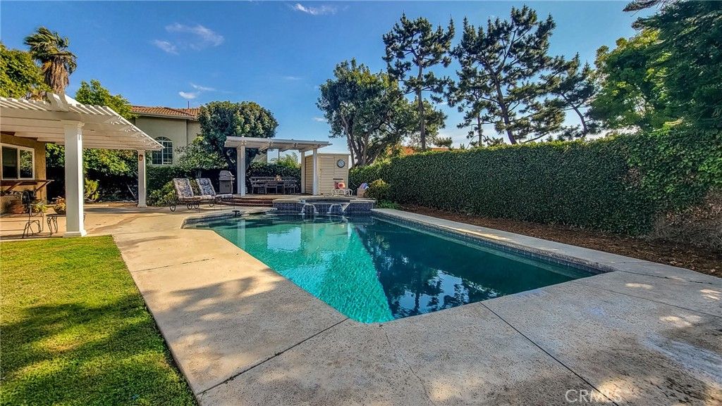 listing image 130721475675219005863