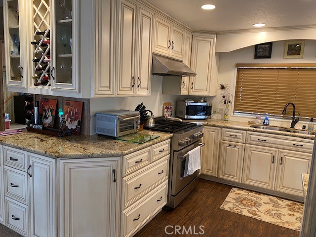 1352 Pleasant Lake Place 102