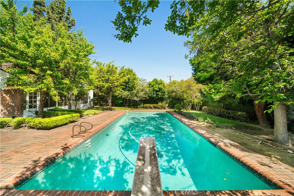 Properties 2 6320 Longmont Avenue