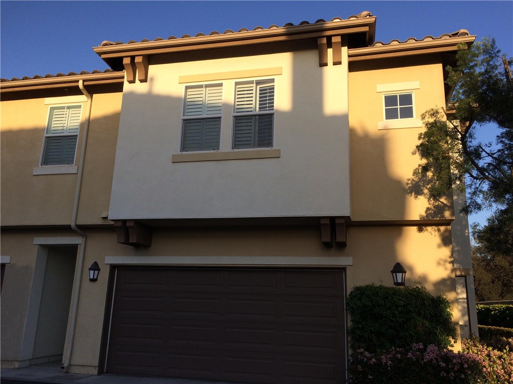 Gorgeous 2 Bedrooms, 2 Baths End-Unit Town Home Built In 2007 At A Prime Location with Golf Course View, South Facing, Approx. 1,103 Sq.Ft, Spacious, Bright & Airy Floorplan, Hardwood & Tile Flooring, Custom Paint & Plantation Shutters Throughout, Fireplace In Living Room, Spacious Master Bedroom W/ Walk-In Closet, Cozy Patio, Community Park W/ Play Ground, Close To The Dad Miller Golf Course, Victory Baptist Church, Fairmont High School, Close to Freeway 5 & 91, And Much More! A Must See!!!
Note: The 2-car detached parking garage does not have direct access to the house. However, there are 4 parking spaces conveniently located right in front of the house.