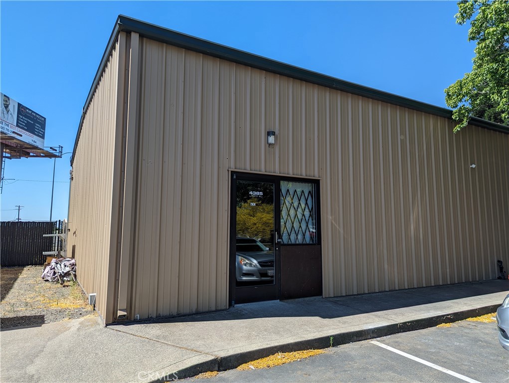 669 SF of warehouse/shop space with 514 SF of office space up front. The office has a bathroom, air conditioning, stone counter, and will be painted soon. The shop has a manual roll-up door that can be accessed by the alley to the left of the building. Market your business with a banner on the back of the building or on the fence that faces 99. This unit has shared parking.