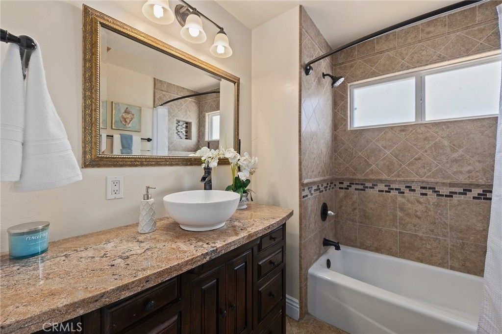 listing image 130729093674858271132
