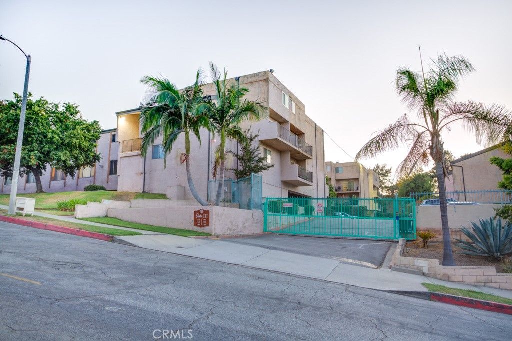 listing image 130725541287713693059