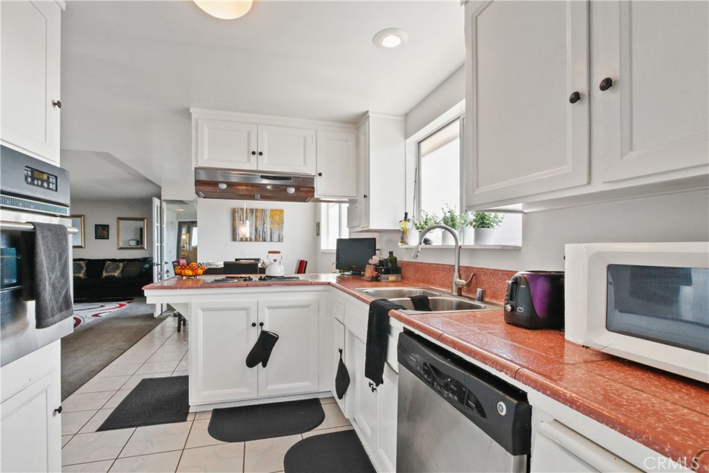Photo 9 of 16 of 15312 S Normandie Avenue 201 condo
