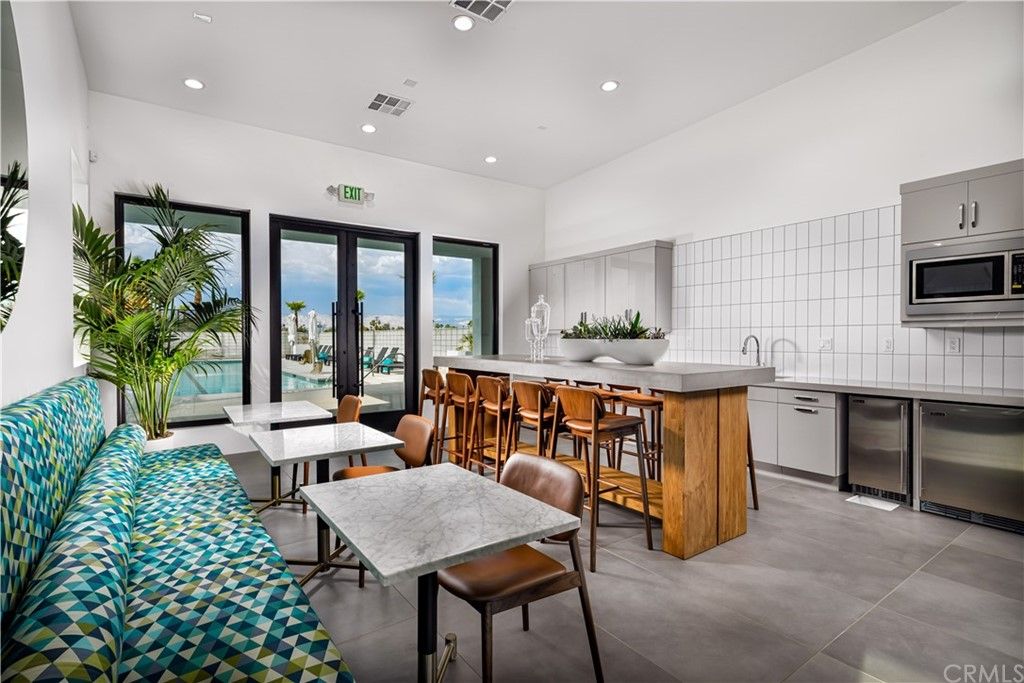 listing image 130723355431349050175
