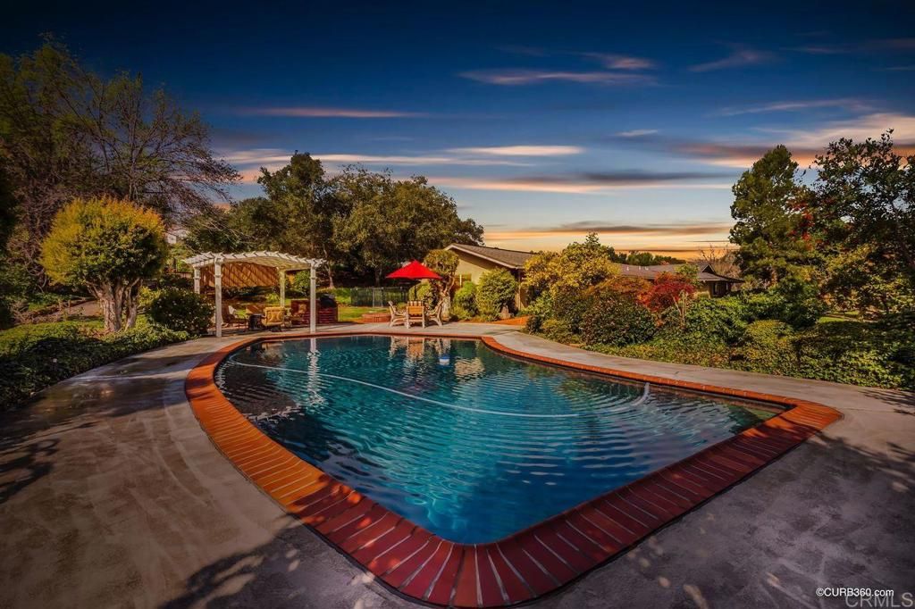 listing image 130729463798533388581