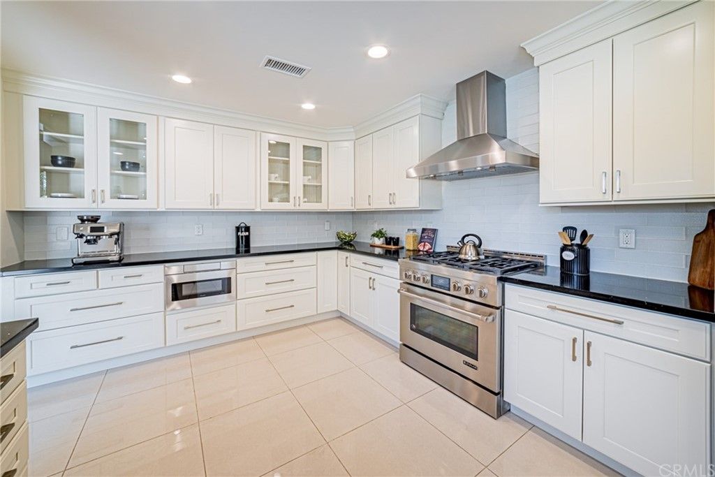 listing image 130722651151684666559