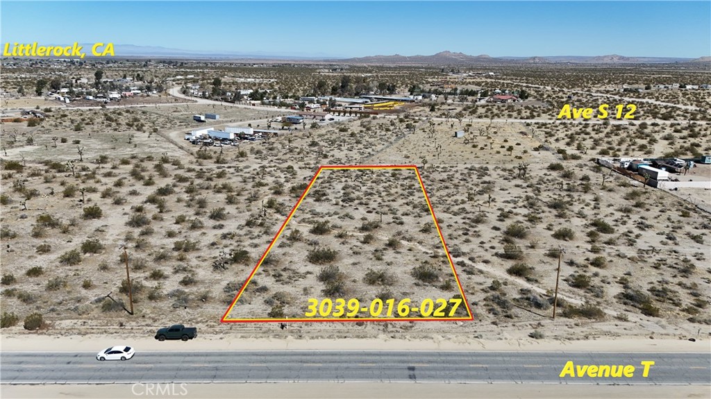 APN: 3039-016-027 Coordinates: 34.543139, -117.917361 1.22 Acres for sale in LA County! This property is located on Ave T in Littlerock, CA with frontage on the paved street. Excellent location for building a home with many others in the immediate vicinity. Electric poles are on the street for future hook up. Build your dream house on this excellent lot!