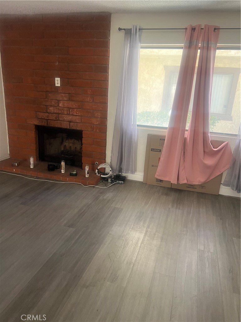 This beautiful condo, offers 2 full bedrooms and 2 and half a bath in great distance location in Lancaster.