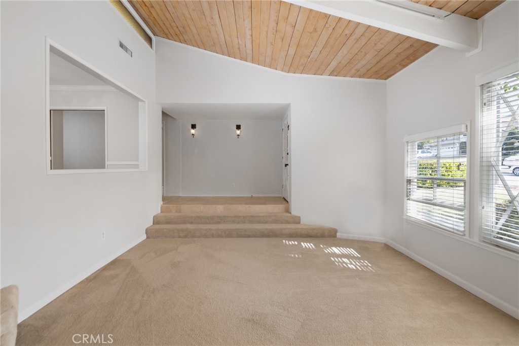 Photo 17 of 59 of 1035 E Valencia Avenue house