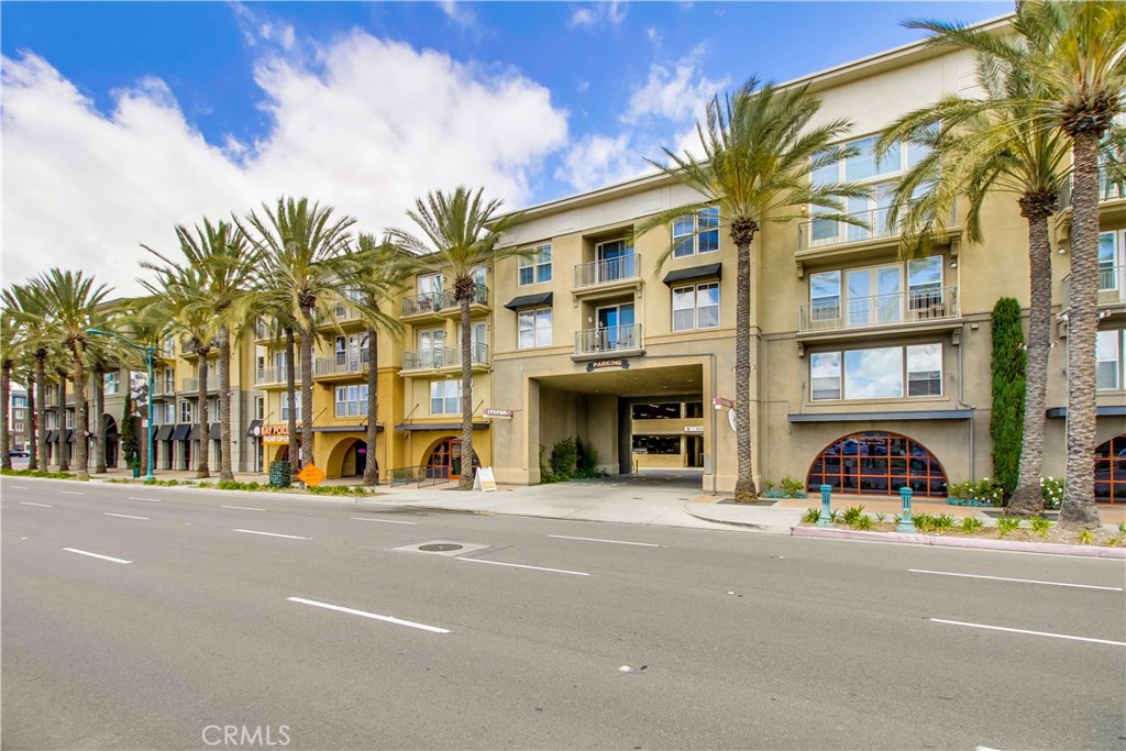 Experience urban, loft-style living at its finest in this completely remodeled unit featuring 1 bedroom, 2 bathrooms, and approximately 1,000 sq. ft. of living space. Enjoy lots of natural light in this open-floorplan which includes a beautifully upgraded kitchen perfect for entertaining. The spacious living room features huge open-ceilings, a space for dining and a balcony to enjoy. On the second level you will find the spacious master bedroom, a closet, and bathroom. Enjoy resort-style living and the many amenities the Stadium Lofts offers, including the clubhouse, meeting room, pool & spa, fitness center, sauna, outdoor lounge with fireplace and courtyards with BBQ areas. Just minutes from Angels Stadium, Honda Center, Disneyland and more!