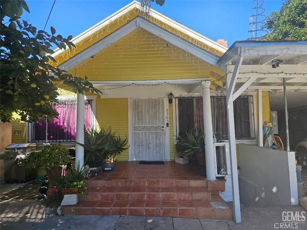 Photo of 2305 W 2nd Street, Los Angeles, CA 90057 (MLS # SR25056540)