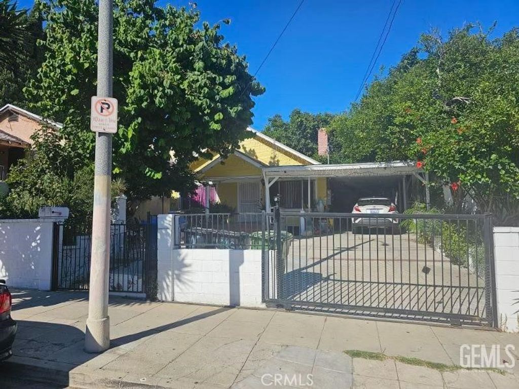 Photo of 2305 W 2nd Street, Los Angeles, CA 90057 (MLS # SR25056540)