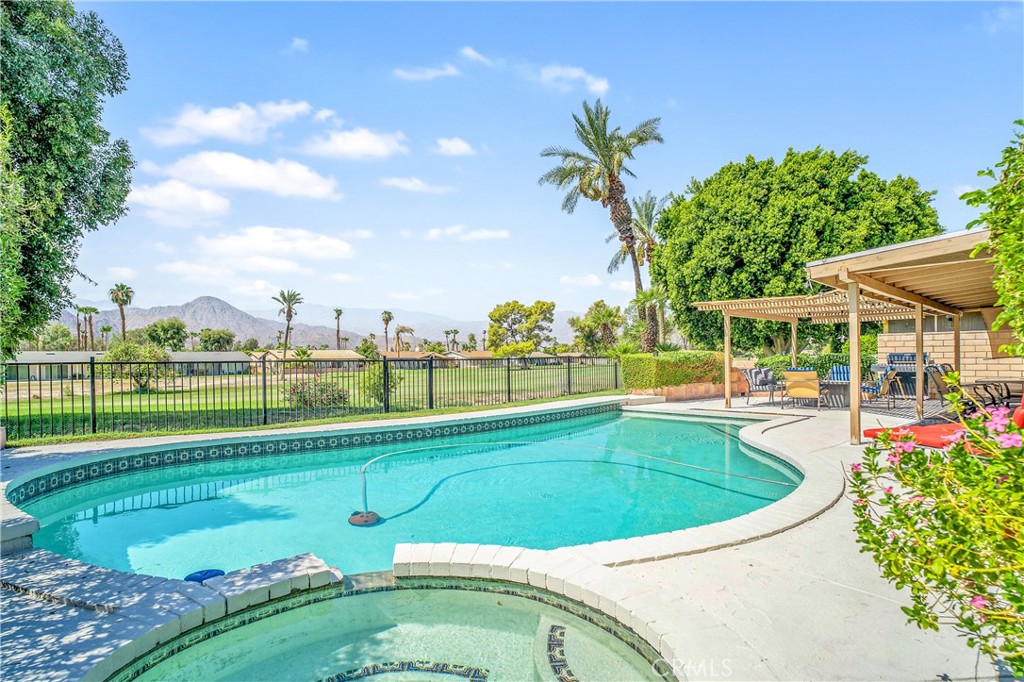 Palm Desert Country Club (32417) - Residential
