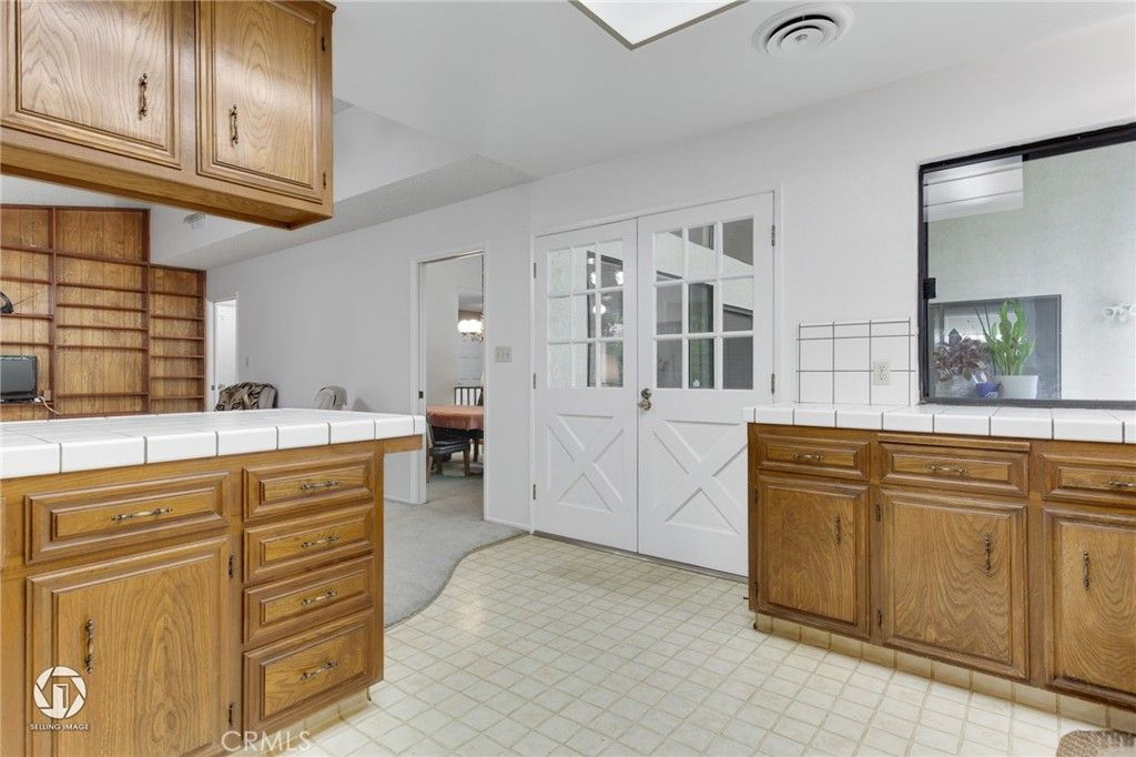 listing image 130725156803574988342