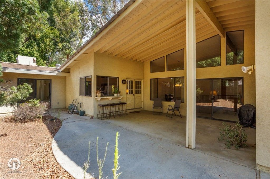 listing image 130720638939951503088