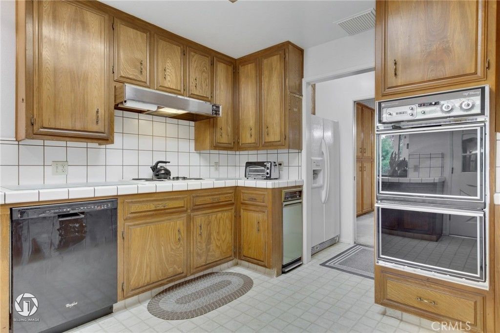 listing image 130725558742021716306