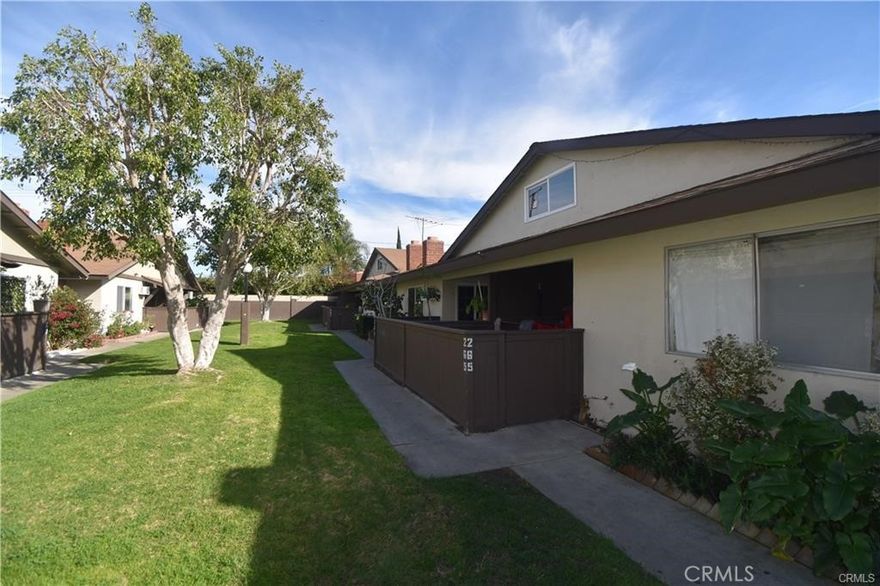 Welcome to your new home! Nice and quiet condo placed nearby supermarket. This 2 bed, 2 bath unit at corner lot, offer a spacious living experience with a large living room, perfect for gathering. Enjoy with patio open to landscape, convenience of community living with access to refreshing pool and on-site laundry facilities. Nested infriendly community, this unit is designed for comfort and convenience. Don't miss the opportunity to make this your home sweet home.