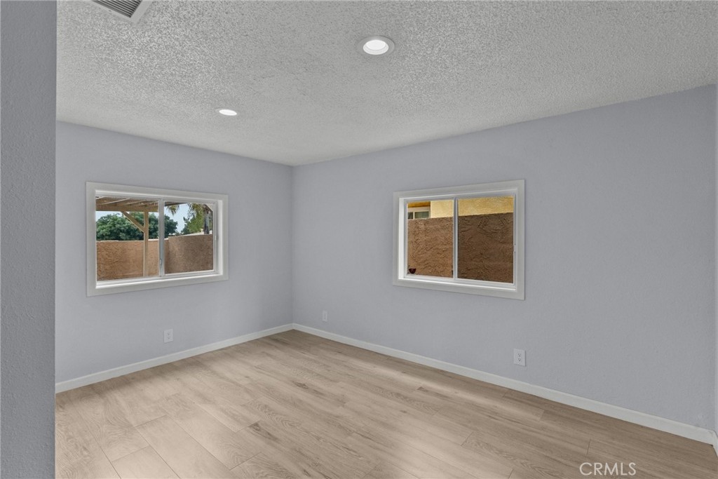 Photo 19 of 34 of 10223 Whitegate Avenue house