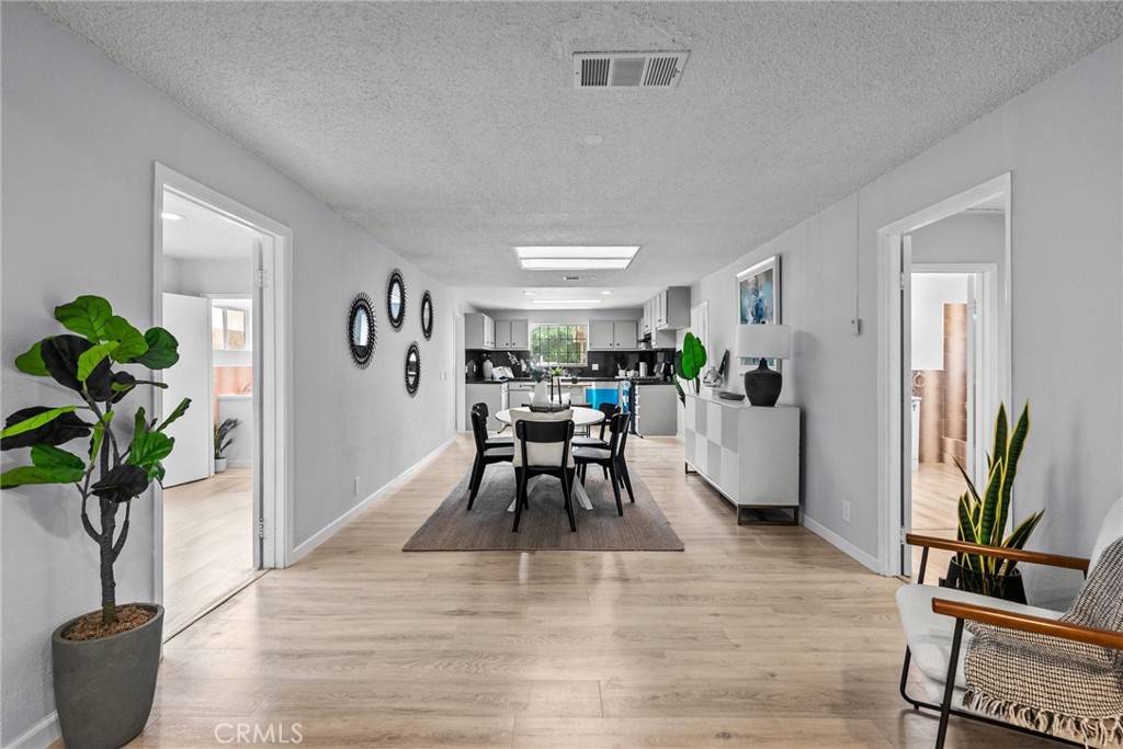 Photo 9 of 34 of 10223 Whitegate Avenue house