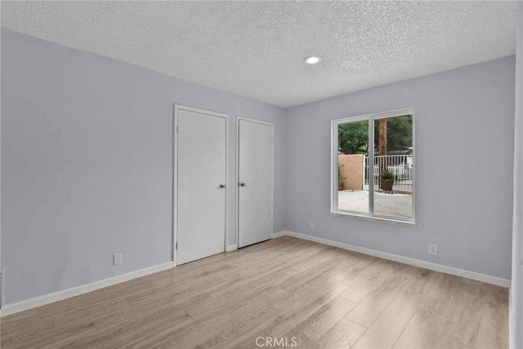 Photo 6 of 34 of 10223 Whitegate Avenue house