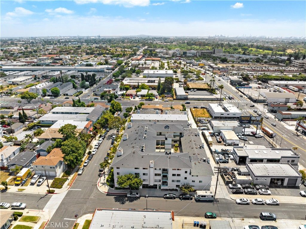 listing image 130725430642456350216