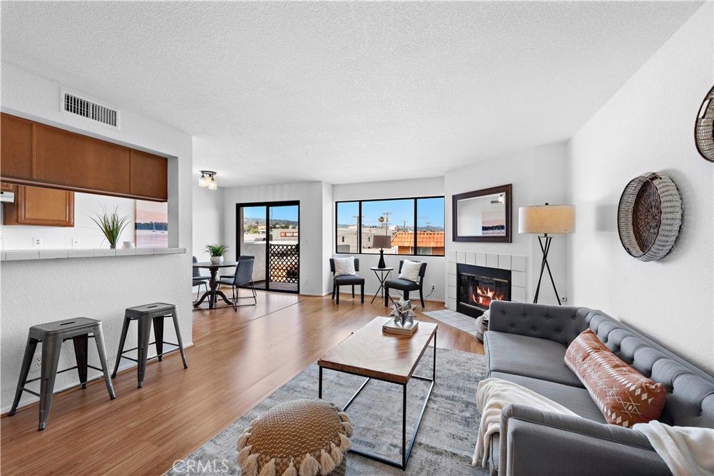 listing image 130724318260158619560