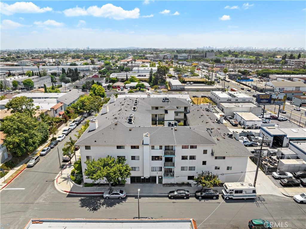 listing image 130721612625533215016