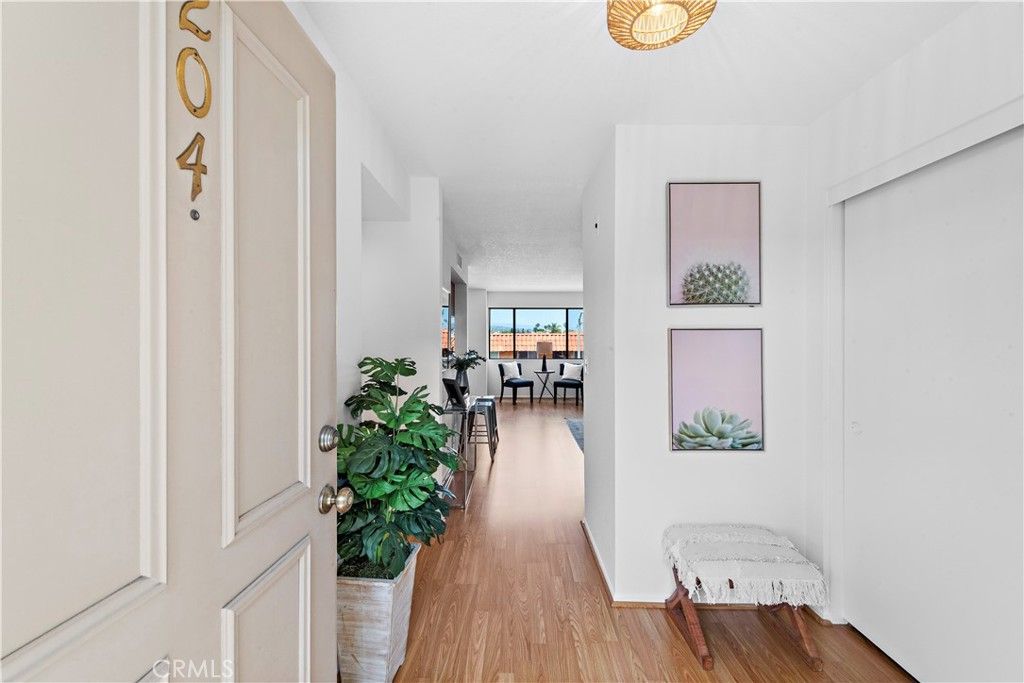 listing image 130726478306409995585