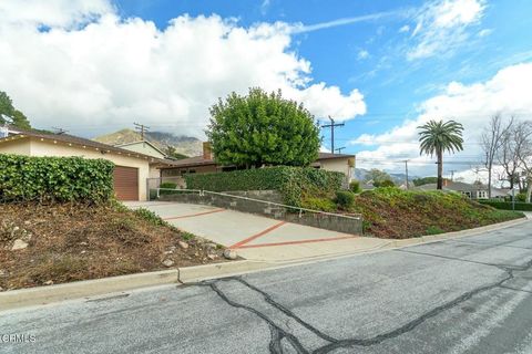 A home in La Crescenta