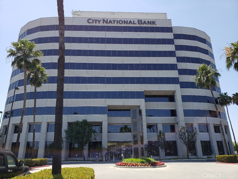 • 9-Story, Class A Office Building • Premiere Ontario Airport Submarket Location • Prominent I-10 Freeway Visibility • Built in 1991; Zoning: SP, City of Ontario • Immediate Access to I-10, at Haven Avenue • Close Proximity to I-15 and 60 Freeways • Reserved Parking Available • Full Service Gross Leases • Professionally Managed and Maintained
Suite 890 Details: Reception Area, Conference Room, 3 Private Offices, Open Area and Amazing View